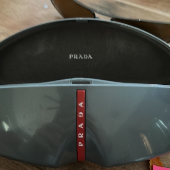 Men’s Prada sunglasses good condition original case - Picture 4 of 6